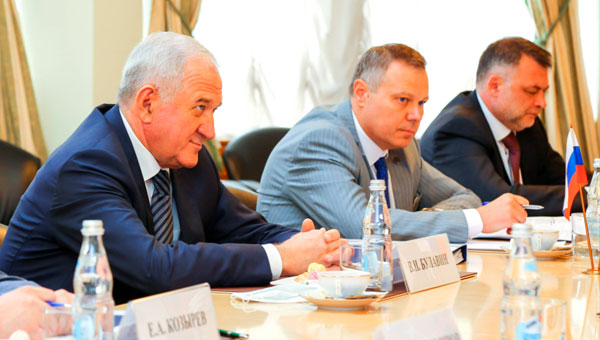 Владимир Булавин провел встречу с министром ЕЭК Максатом Мамыткановым