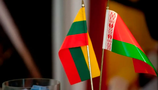 Порожнему грузовому транспорту запрещено пересекать границу Литвы с Беларусью и Россией