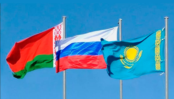 Казахстан отменил запрет на перецепку для фур из России и Белоруссии